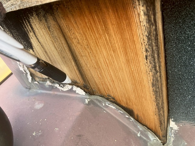 シーリング材のはがれ